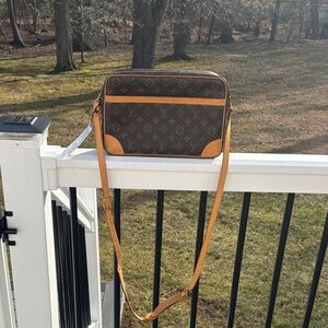 Louis Vuitton Monogram Canvas Messenger Bag